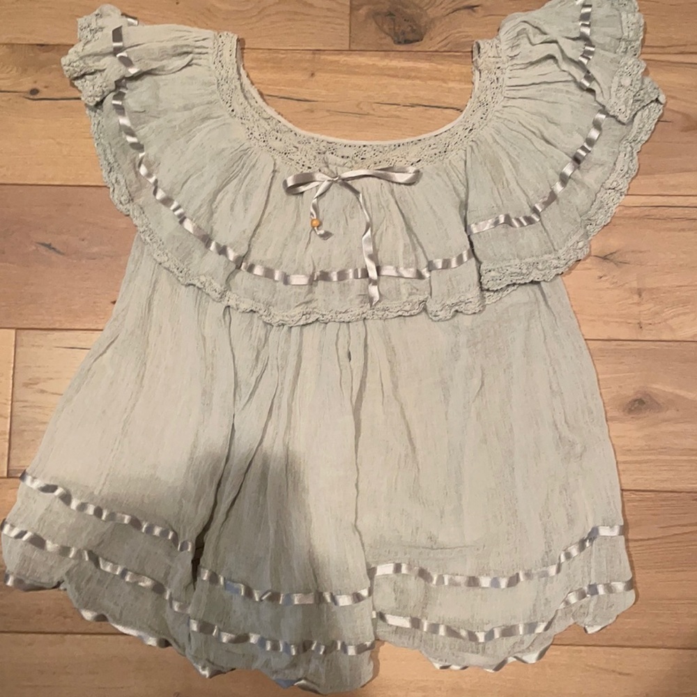 Jen’s pirate booty gauze off the shoulder top